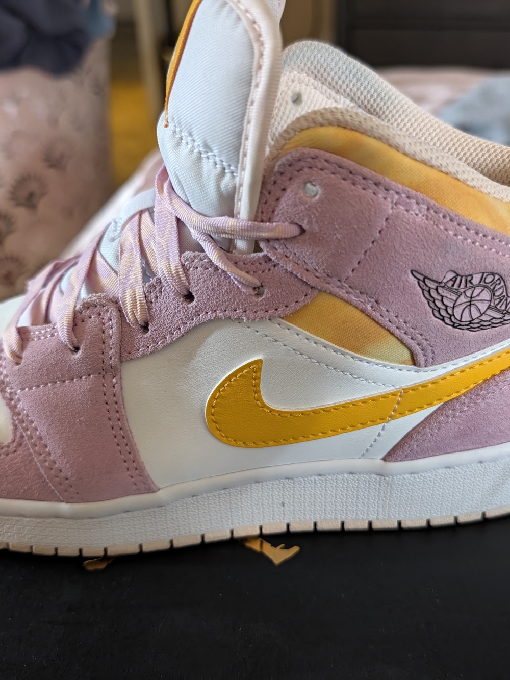 Air Jordan 1 Mid light Arctic Pink/University Gold 5.5Y